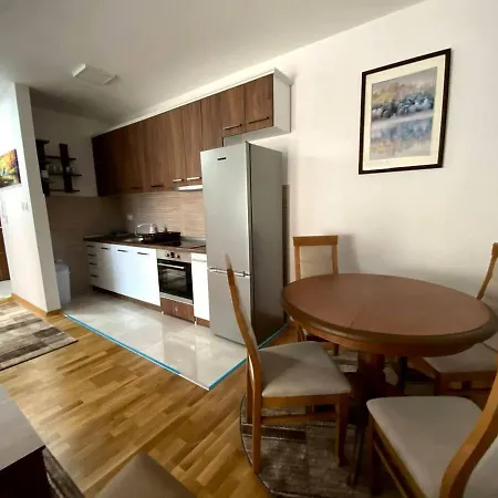 Lägenhet Brand New 2 Bedroom In The Center