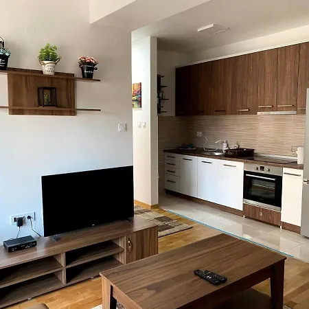 Brand New 2 Bedroom In The Center Daire *