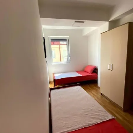 Lägenhet Brand New 2 Bedroom In The Center
