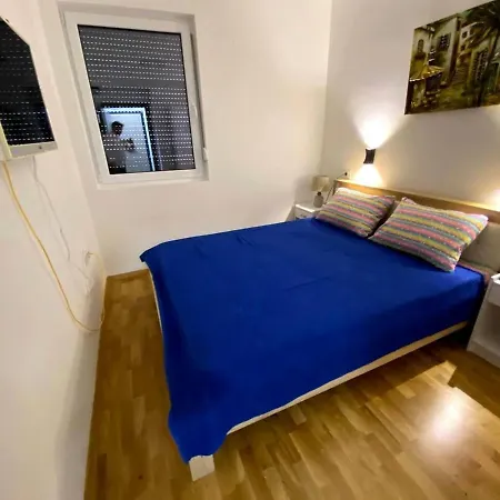 Brand New 2 Bedroom In The Center Lägenhet