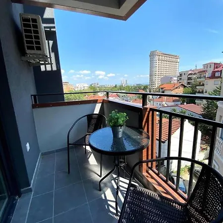 Brand New 2 Bedroom In The Center Daire *